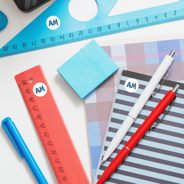 Pegatinas redondas con iniciales